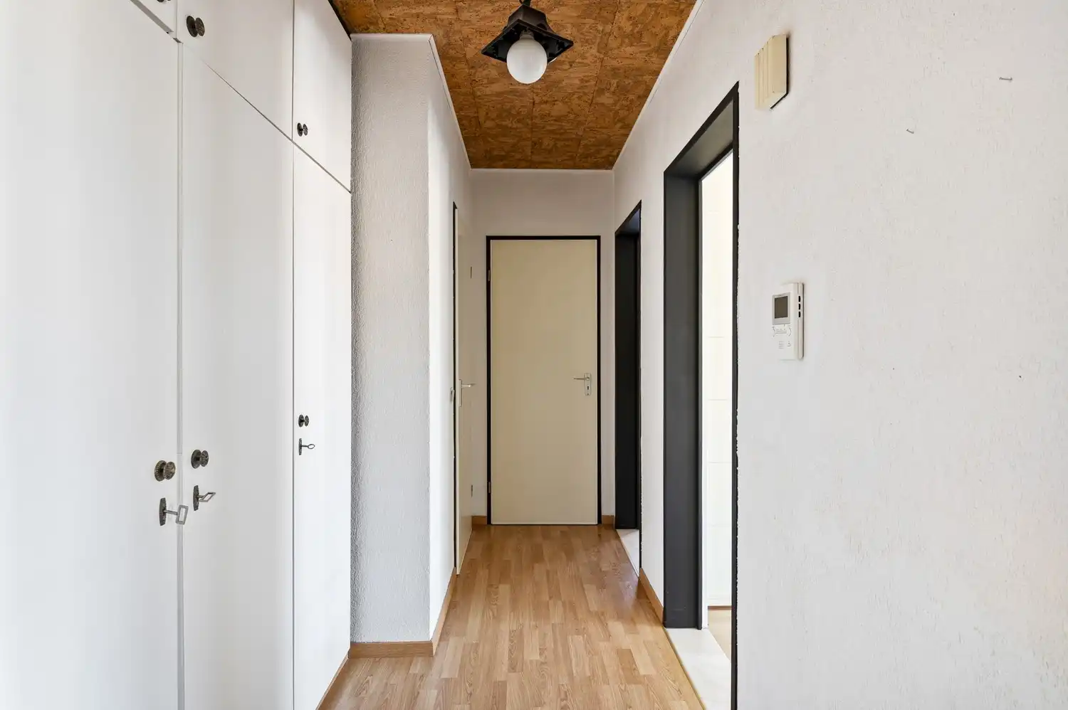 Lichtrijk appartement met 2 slaapkamers en ondergrondse parkeerplaats foto 2