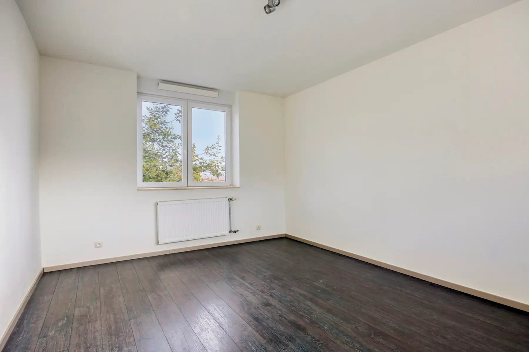 Energetisch gerenoveerde woning met tuin uitgevend op Liedekerkebos foto 13