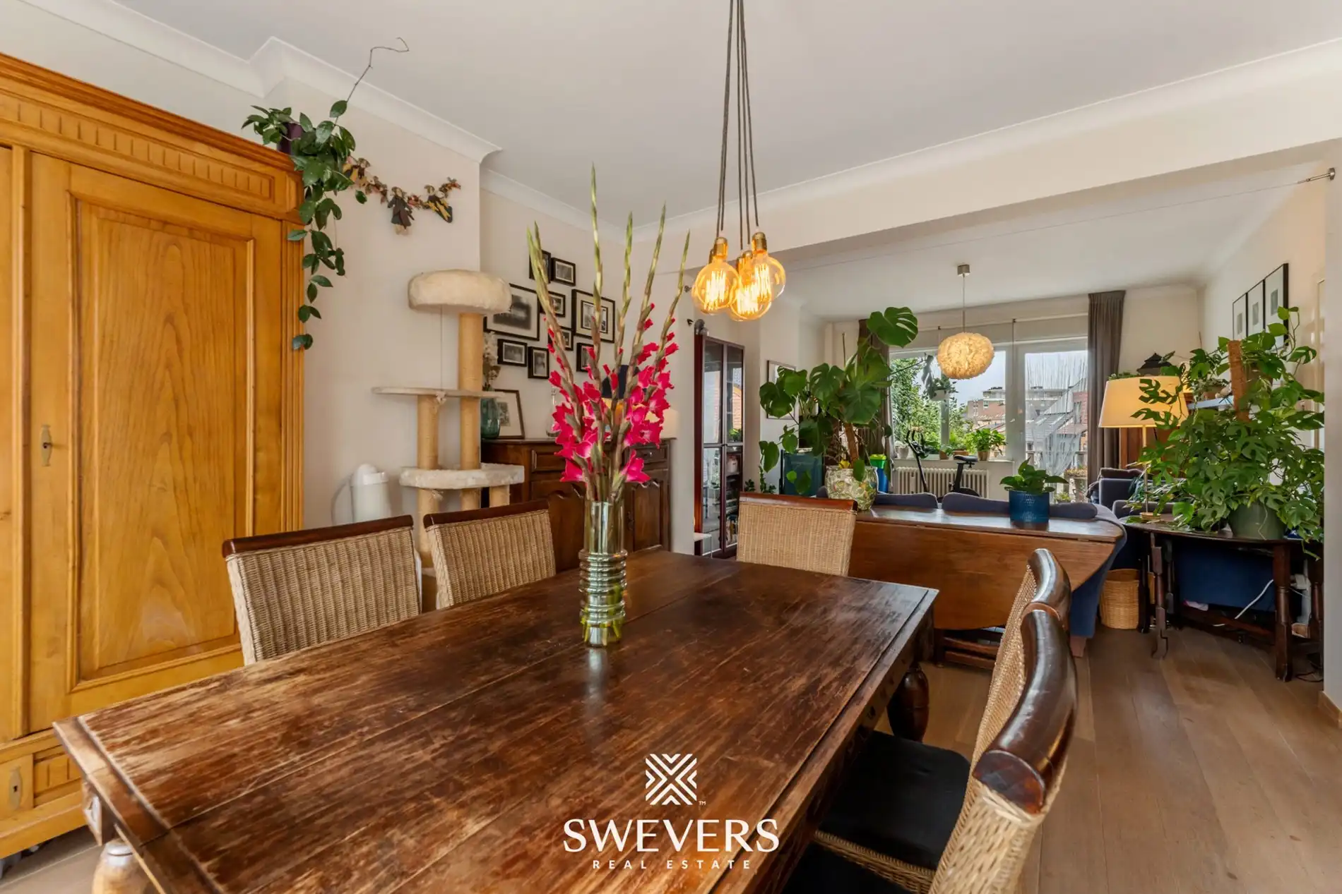 Stijlvol herenhuis met kantoorruimte en 3 slaapkamers in hartje Hasselt foto 15