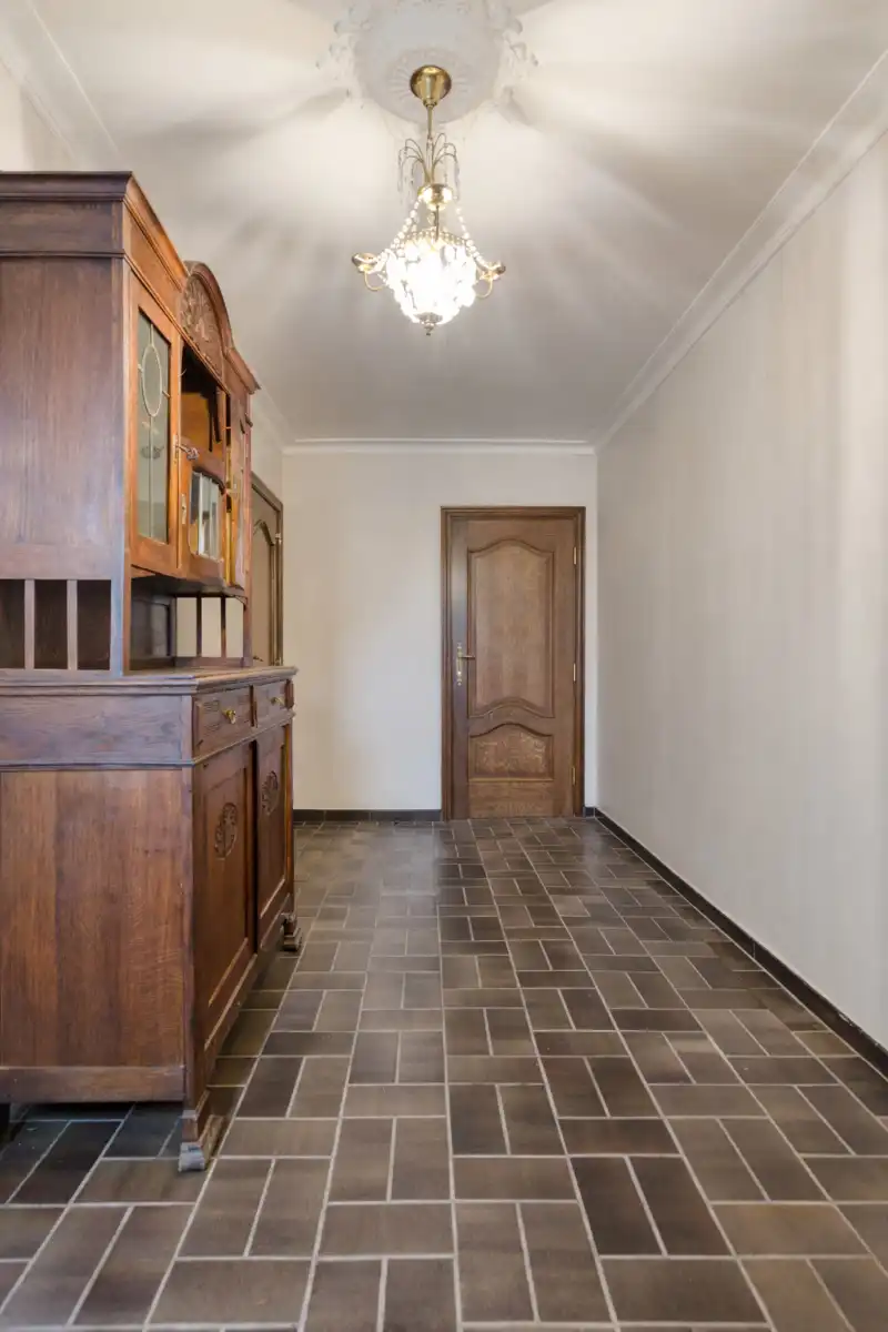 Bijzonder ruime woning met garage voor 3 wagens en ateliermogelijkheden foto 5