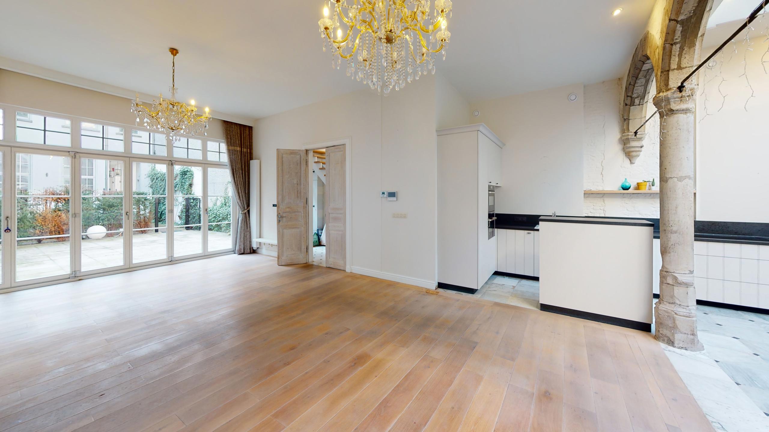 ANTWERPEN-CENTRUM - Gerenoveerde Stadsvilla in het hartje van de stad. foto 3