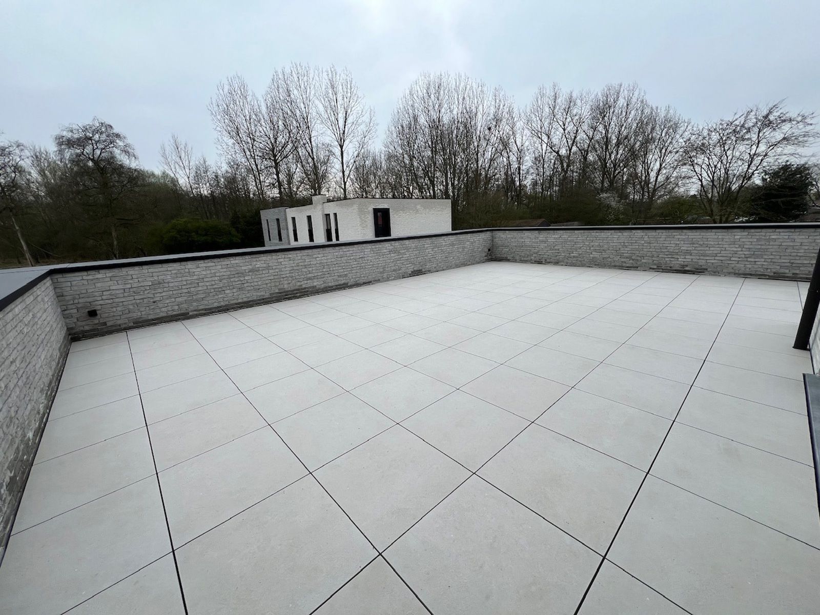 App (2023) met 2 slpk, groot terras (60m²) en carport foto 2