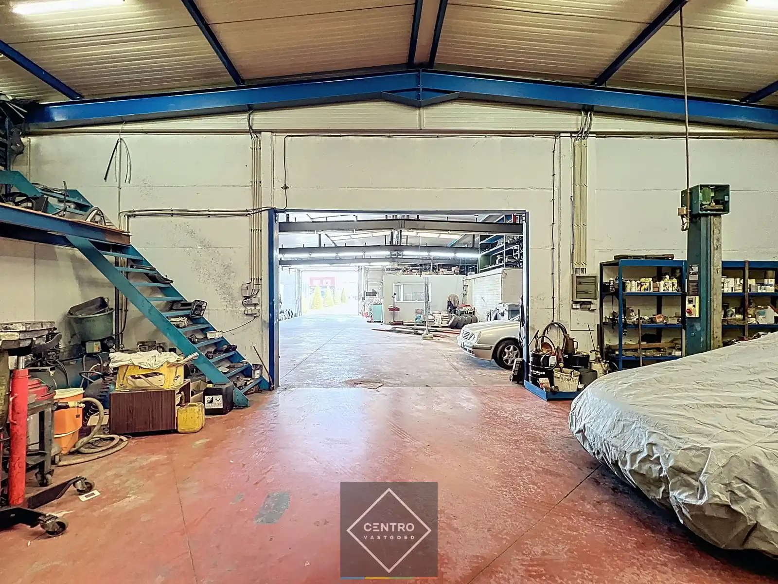 Commercieel gebouw (460m²) met verhard buitenterrein (heden AUTOWERKPLAATS) met uitbreidingsmogelijkheden en VEEL PASSAGE ! foto 14