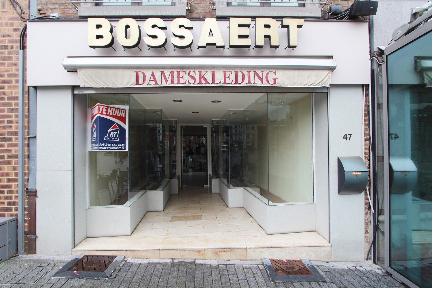 Handelsgelijkvloers op top locatie in Sint-Truiden! foto {{pictureIndex}}