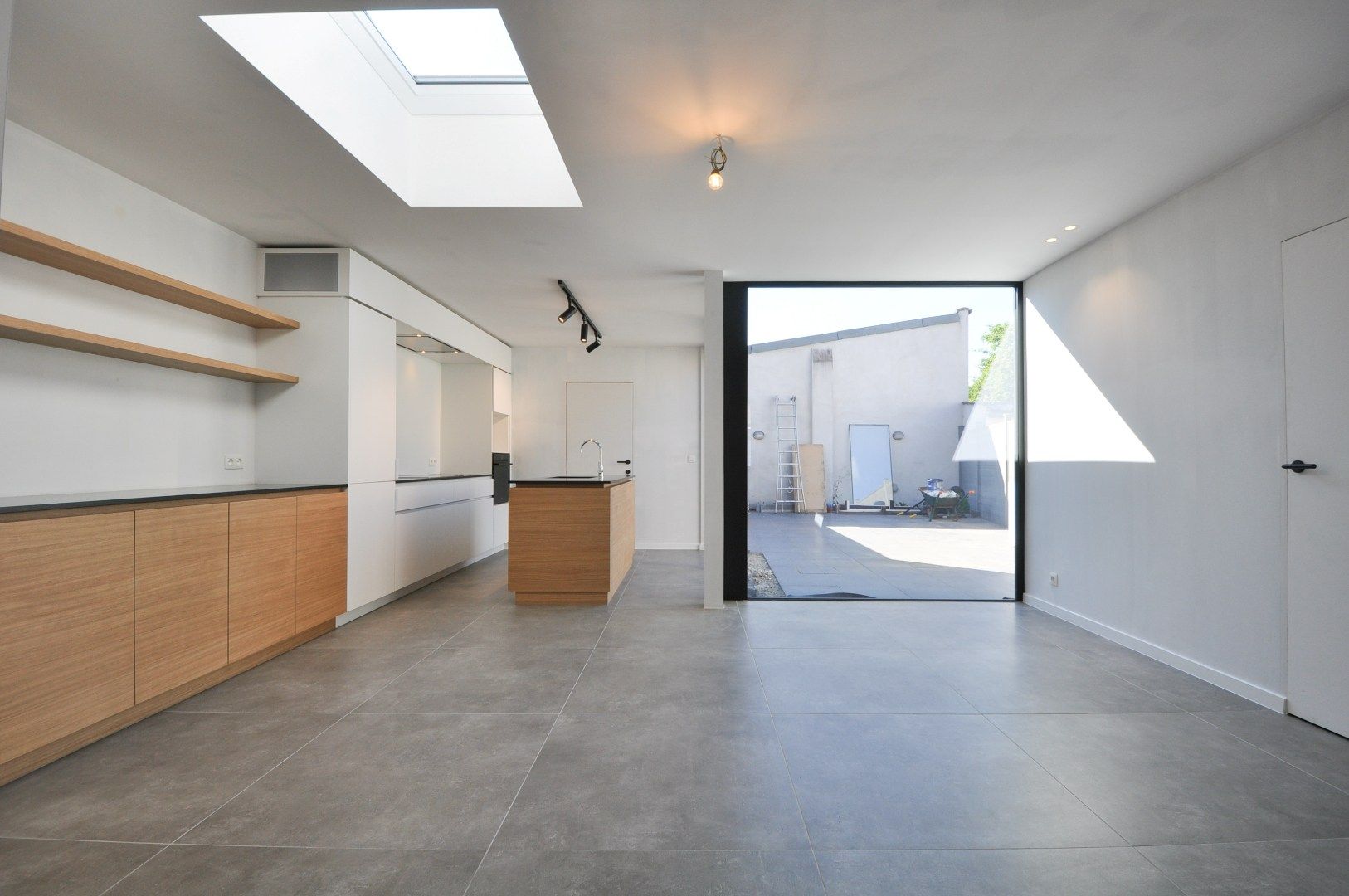 Gerenoveerde woning met 3 slaapkamers te Kristus-Koning foto 2