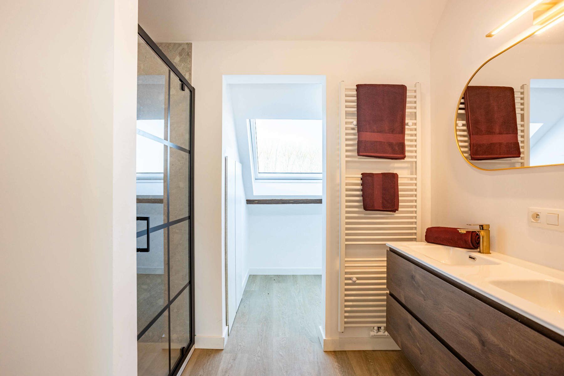 Gerenoveerde woning met 3 slaapkamers en 2 badkamers foto 18