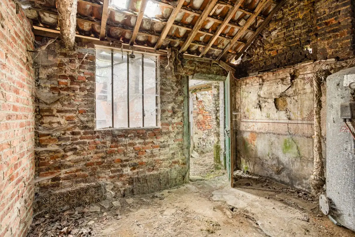 Te renoveren hoeve met schuren op ca. 1,3ha! foto 11