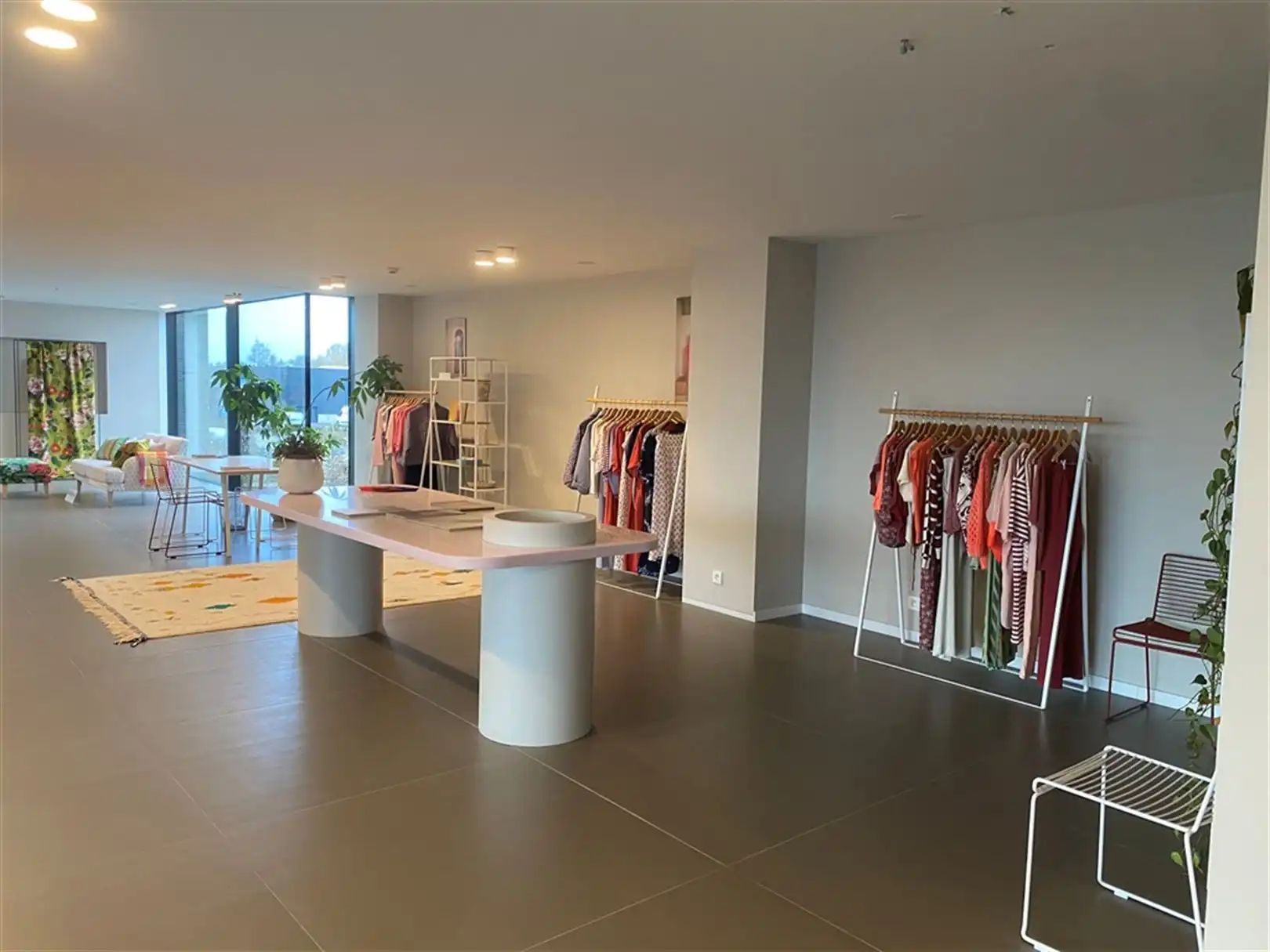 Moderne High-End kantoren aan afrit E17 foto 8