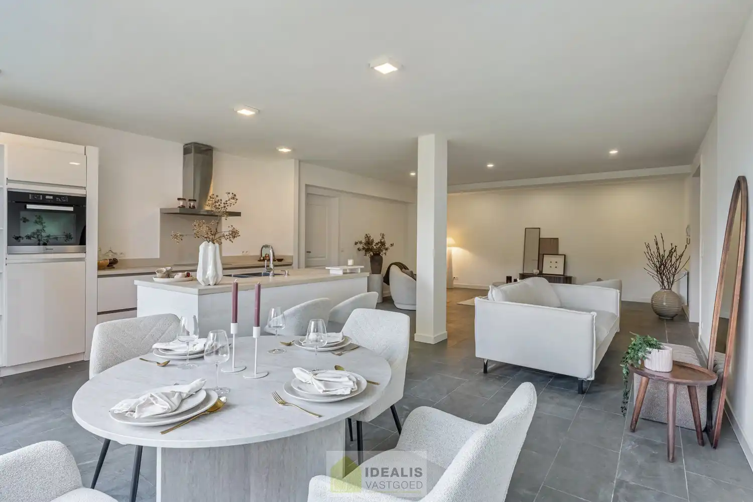 PRACHTIG GERENOVEERD GELIJKVLOERSAPPARTEMENT MET STADSTUIN IN HARTJE HAMONT! foto 18