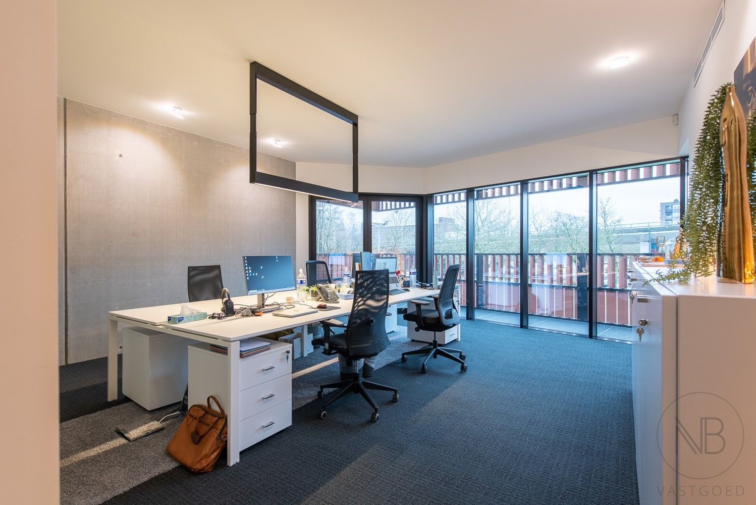 Volledig ingerichte en verhuurde kantoorverdieping in het zakelijke centrum van Genk (Botta-gebouw) foto 10