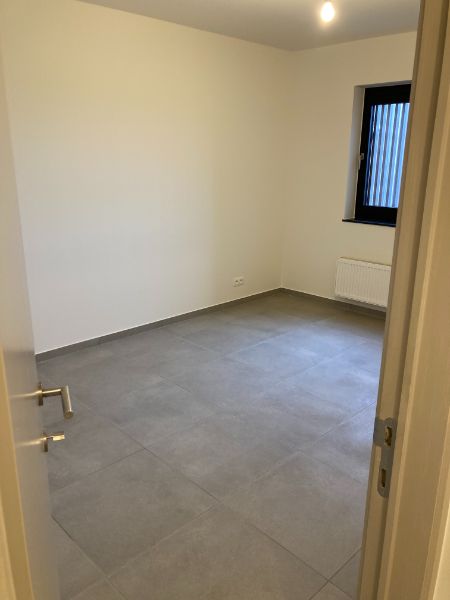 2 slaapkamer app met ruim terras en carport foto 9