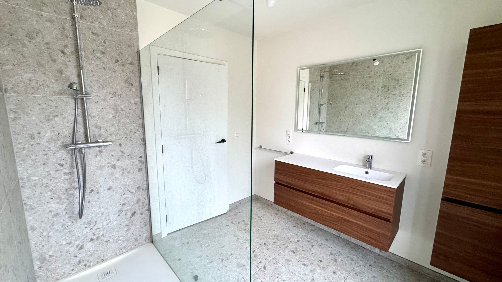 Nieuwbouwappartement op een uitstekende locatie foto 6