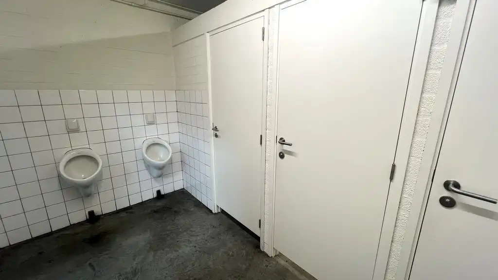 Loods met kantoren te huur in haven van Gent foto 18