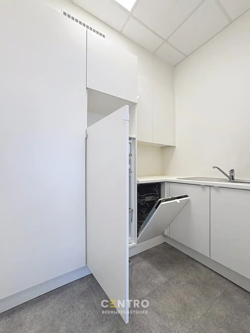 Kwalitatief afgewerkte KANTOORRUIMTE (268 m²) op de eerste verdieping met private parkeergelegenheid (inclusief laadpalen)! foto 7