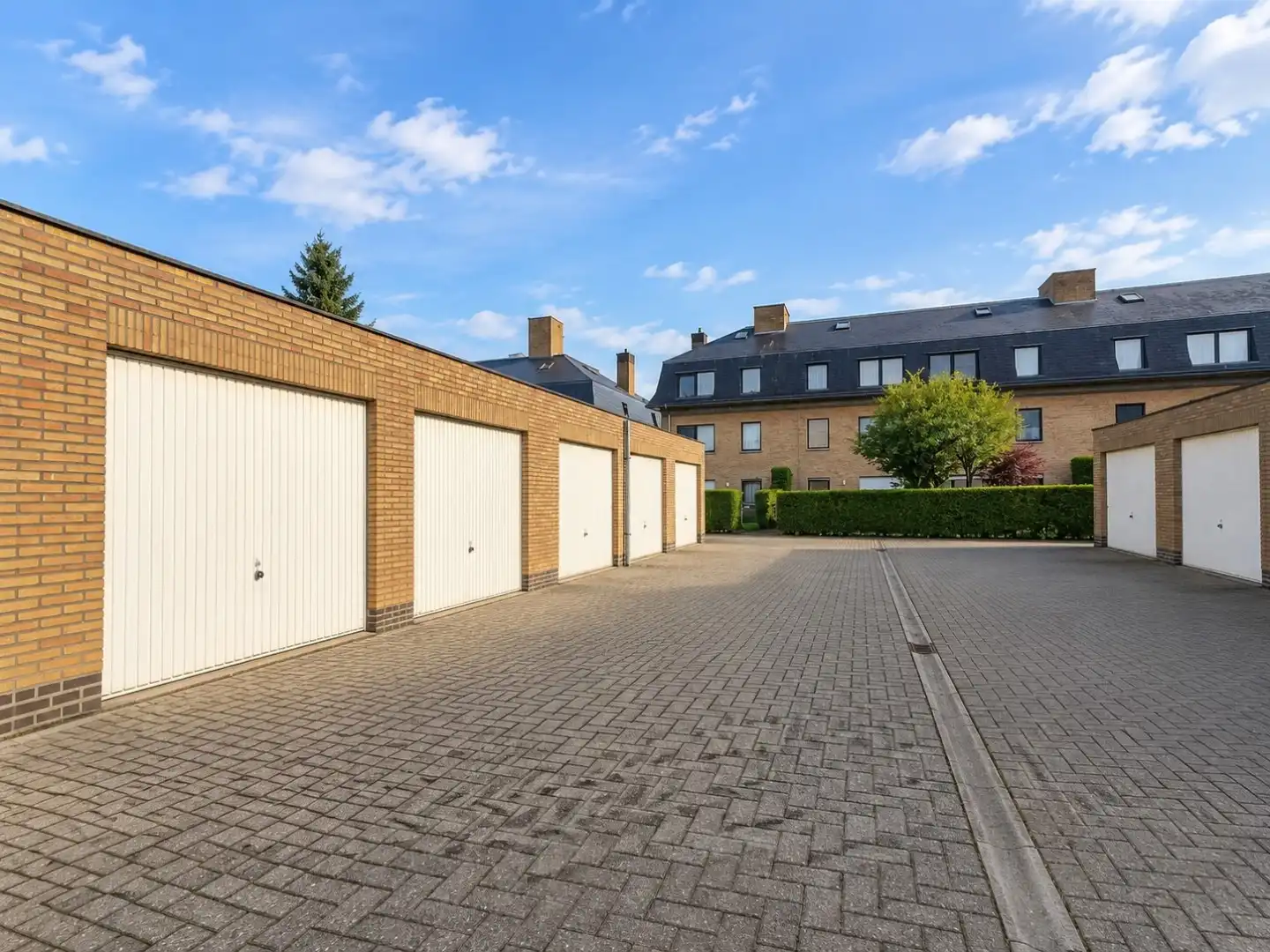Prachtig gerenoveerd appartement met 2 slaapkamers en garagebox te huur te Wondelgem foto 15
