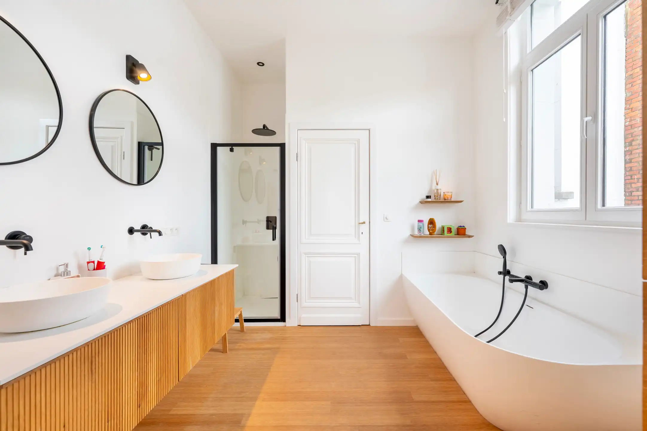 Gerenoveerd herenhuis met tuin aan het hippe Zurenborg  foto 11