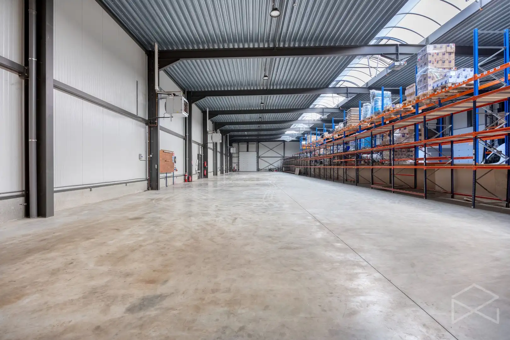 Magazijn met bureauruimte en parkeerplaatsen te huur in Tessenderlo-Ham foto 16