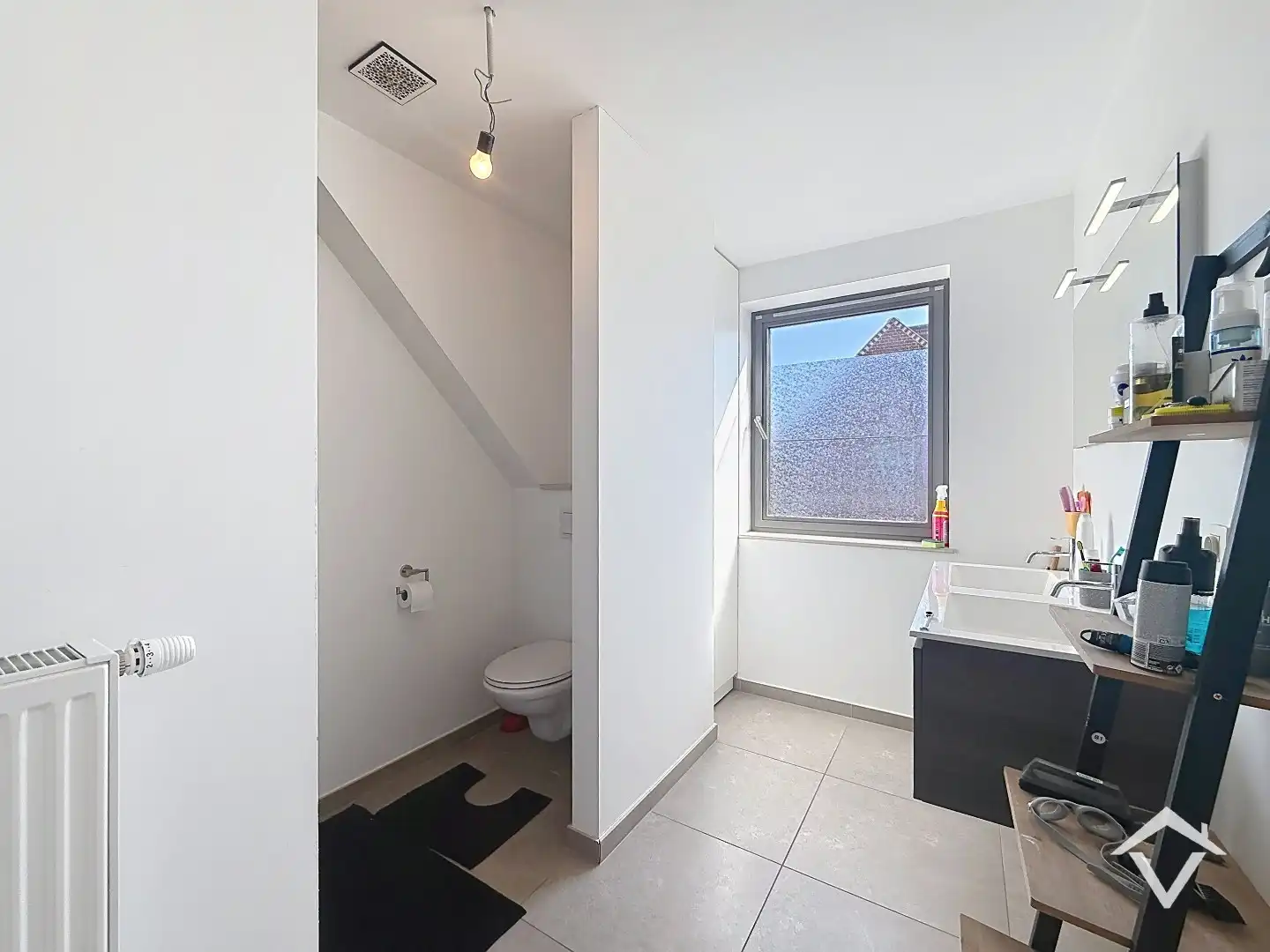 Bel-étagewoning met 2 slaapkamers, zonnig dakterras en ruime garage te centrum Roeselare foto 16