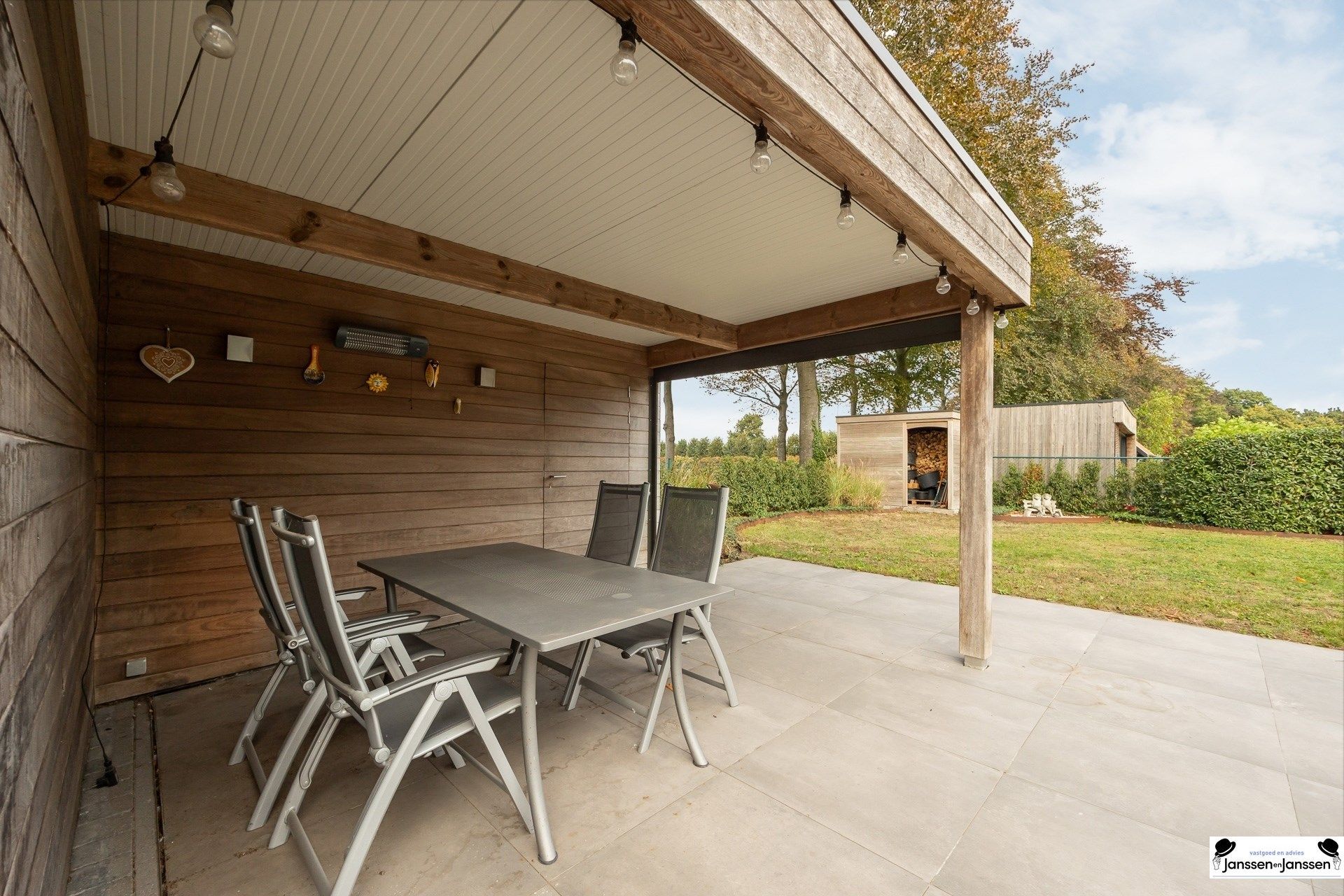 Instapklare, volledig gerenoveerde woning op royaal perceel! foto 31