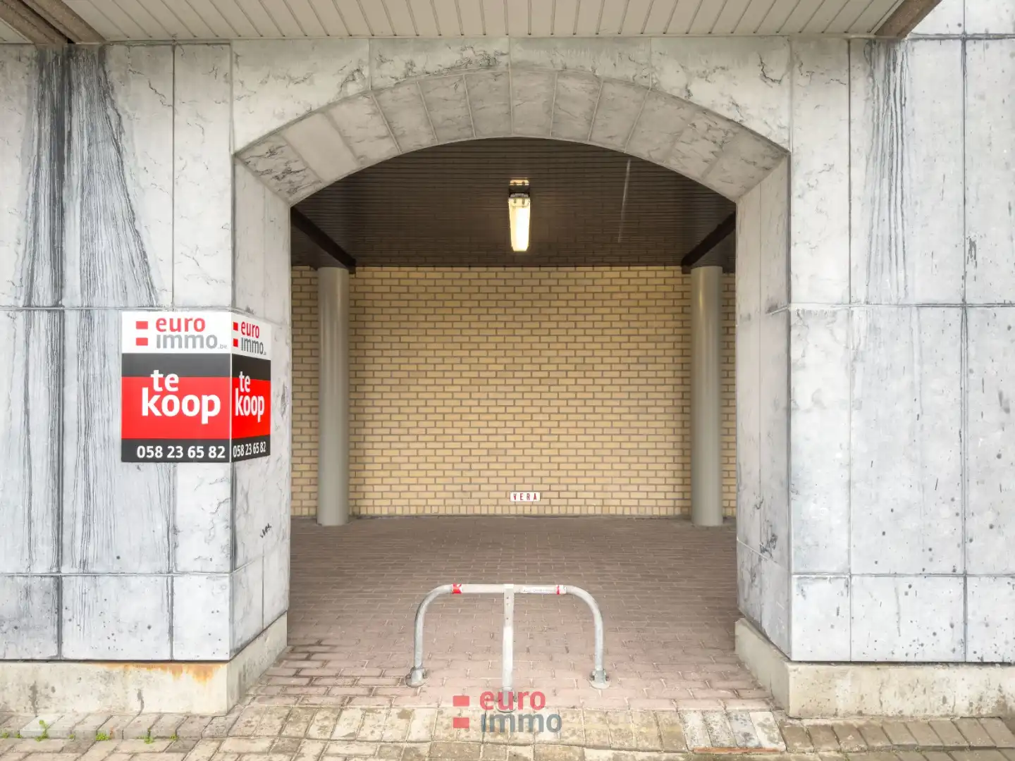 Goed gelegen parkeerplaats! foto {{pictureIndex}}