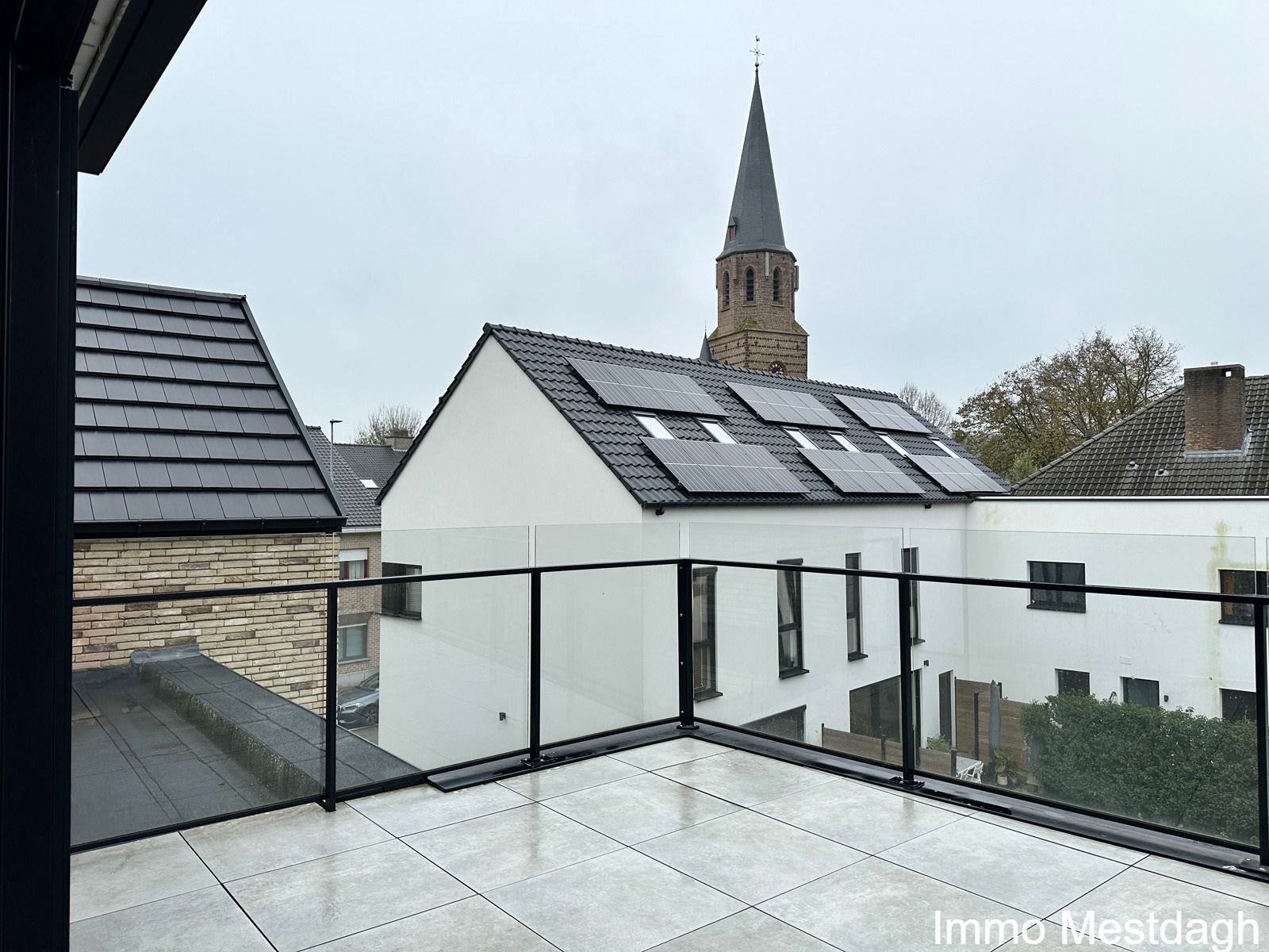 Nieuwbouw appartement op de 2de verdieping, instapklaar, met ruim zuid gericht zonnig terras. foto 7