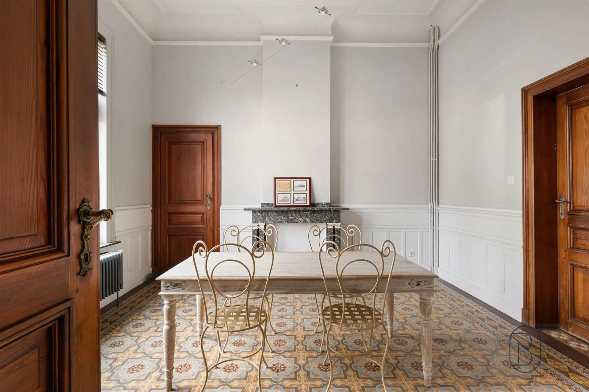 Imposante notariswoning met prachtige tuin! foto 11