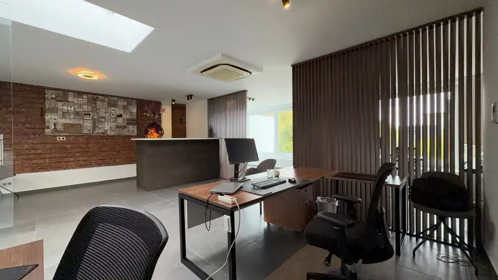 Mooi ingerichte kantoorruimte te huur in Wilrijk foto 5