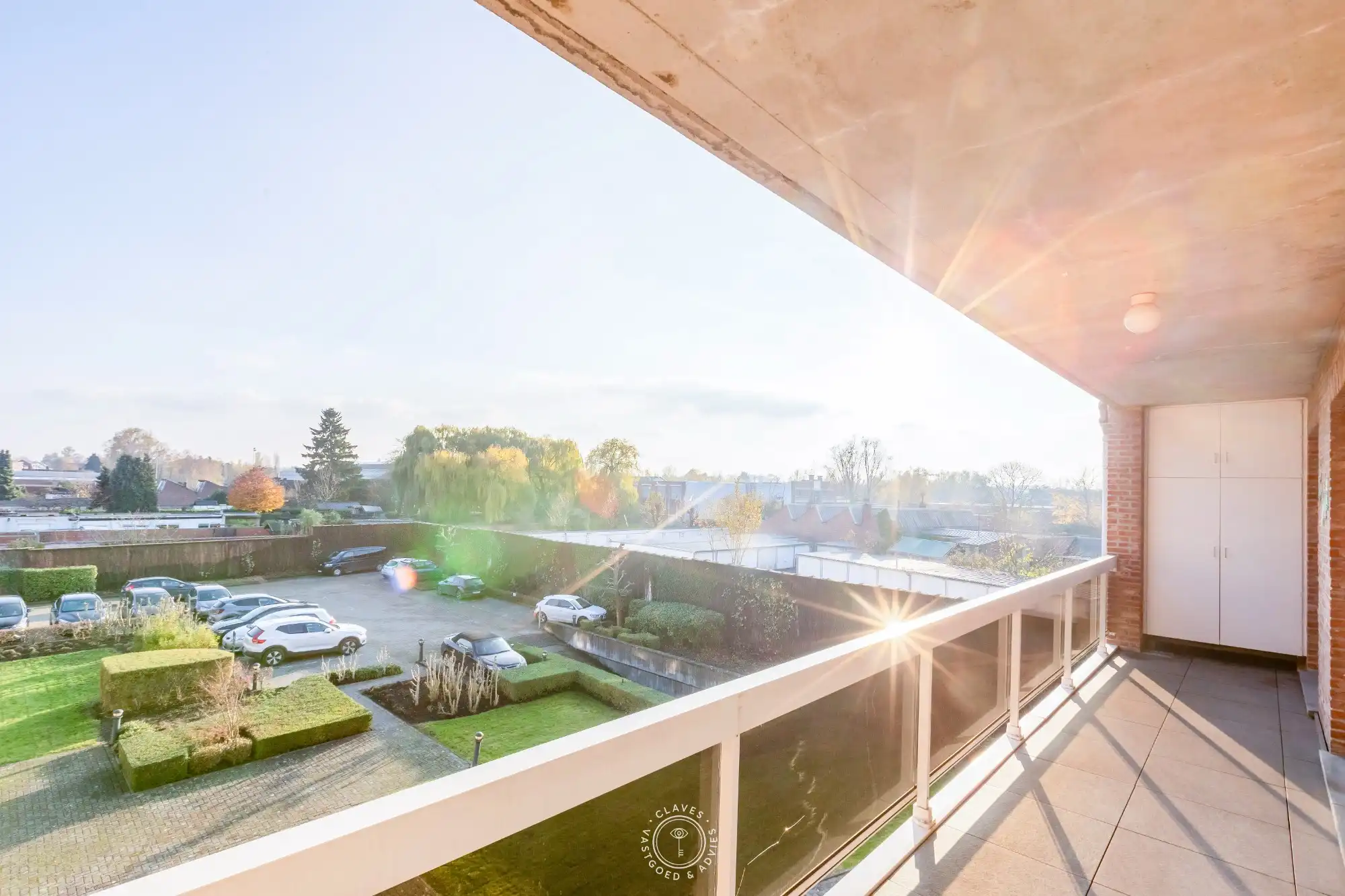 Centraal gelegen appartement met drie slaapkamers en veel lichtinval foto 17