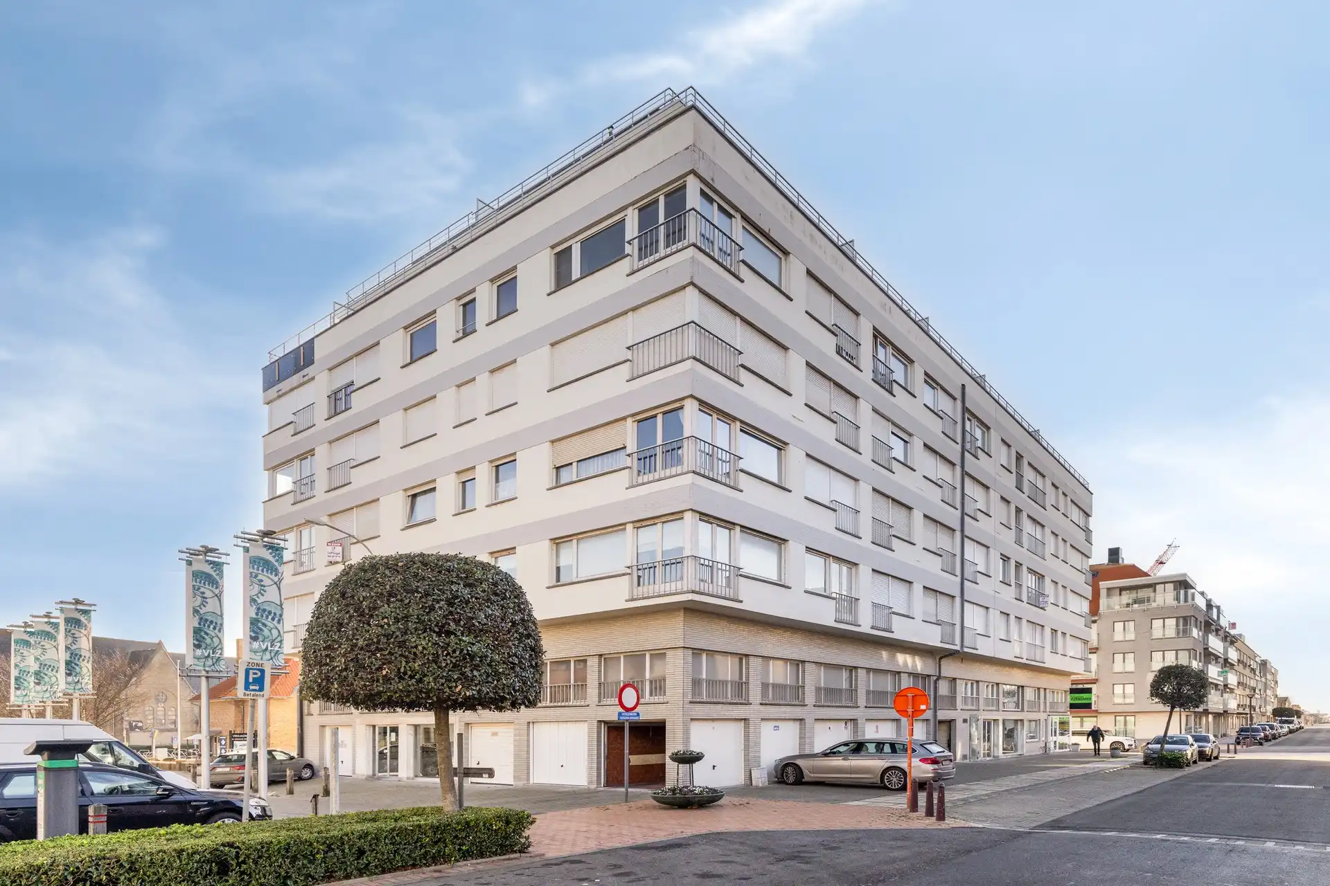 Volledig gerenoveerde én gemeubelde studio met zonnig terras in hartje Westende-Bad. foto 2