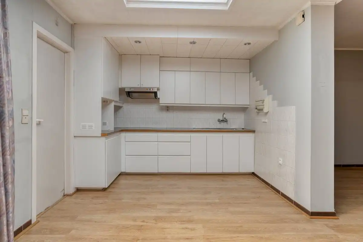 Te renoveren huis met 2 slk en tuin te koop in Wevelgem foto 4