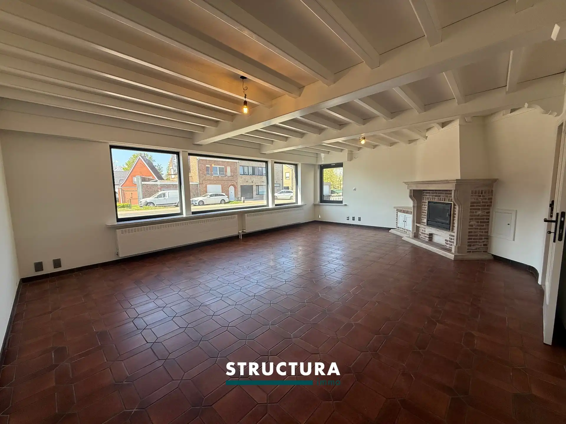 Gerenoveerde woning met weide en paardenstal foto 4