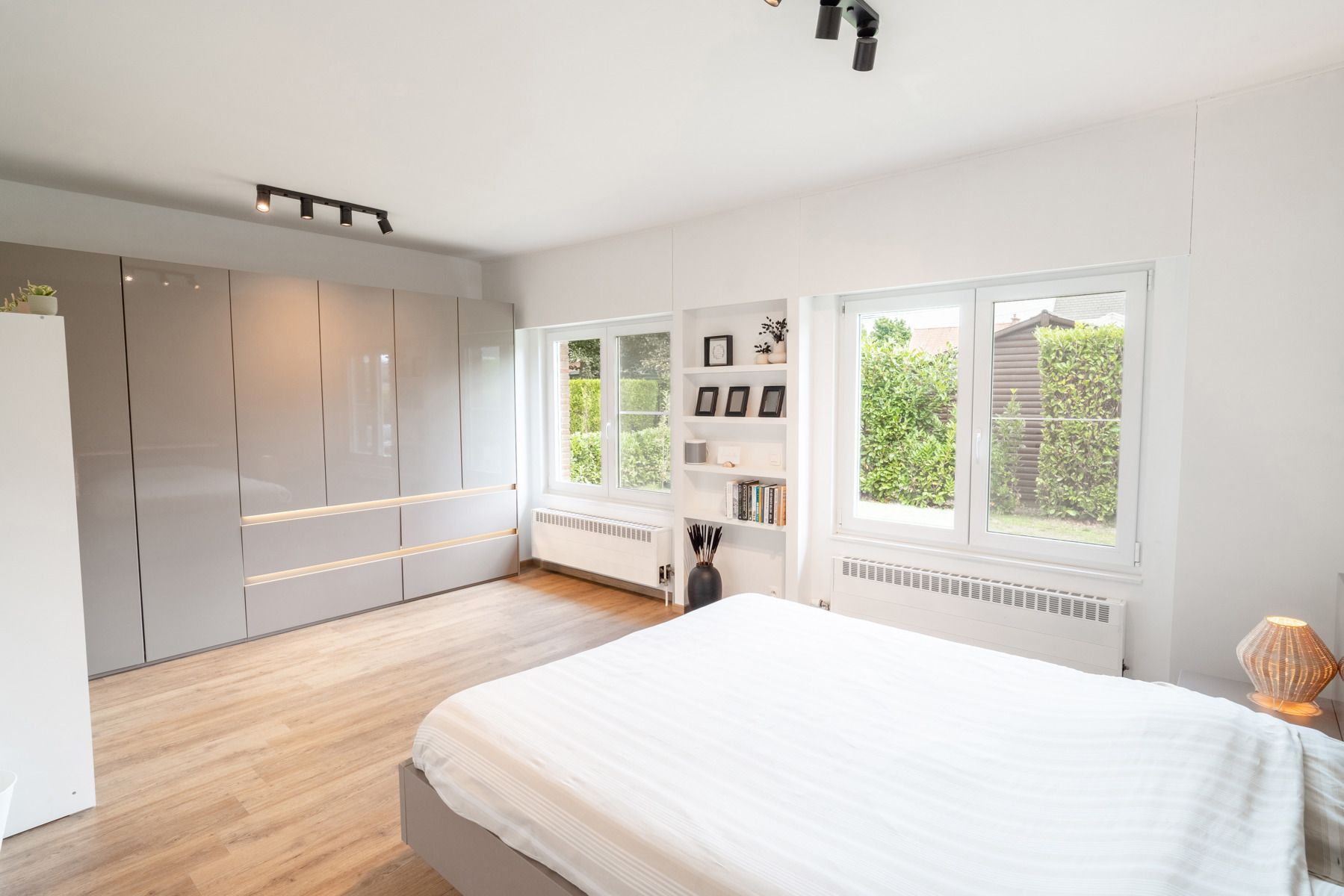 Instapklare en gerenoveerde villa met 3/4 slps en bureau foto 21