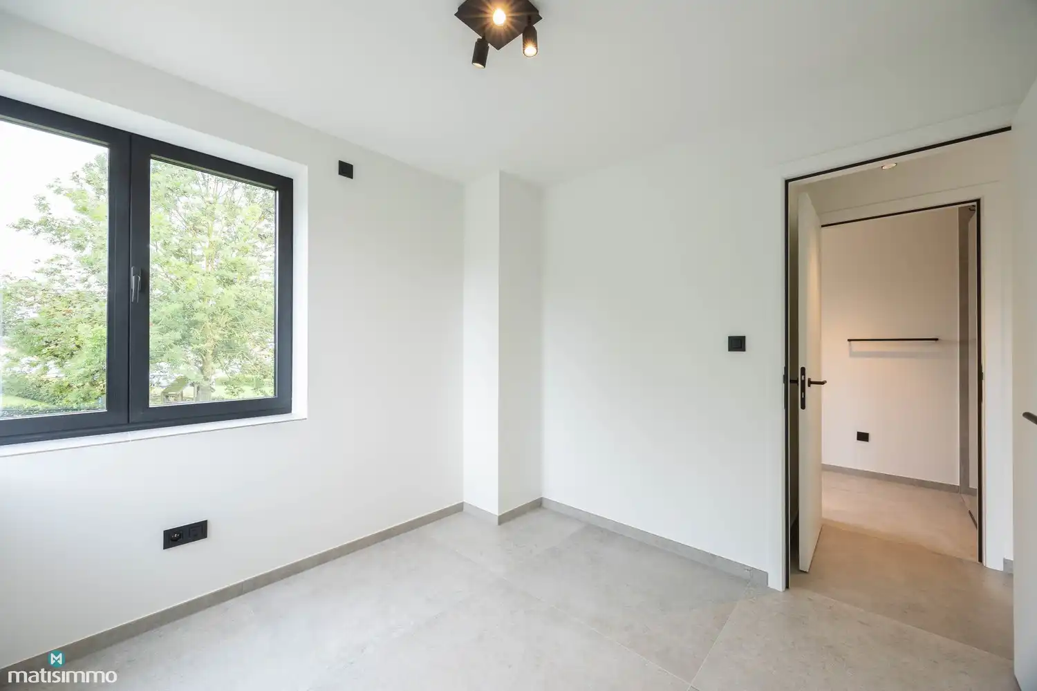 HOOGWAARDIG AFGEWERKTE NIEUWBOUWWONING MET DRIE SLAAPKAMERS EN TUIN (INCLUSIEF TUINONDERHOUD) TE RIEMST foto 14