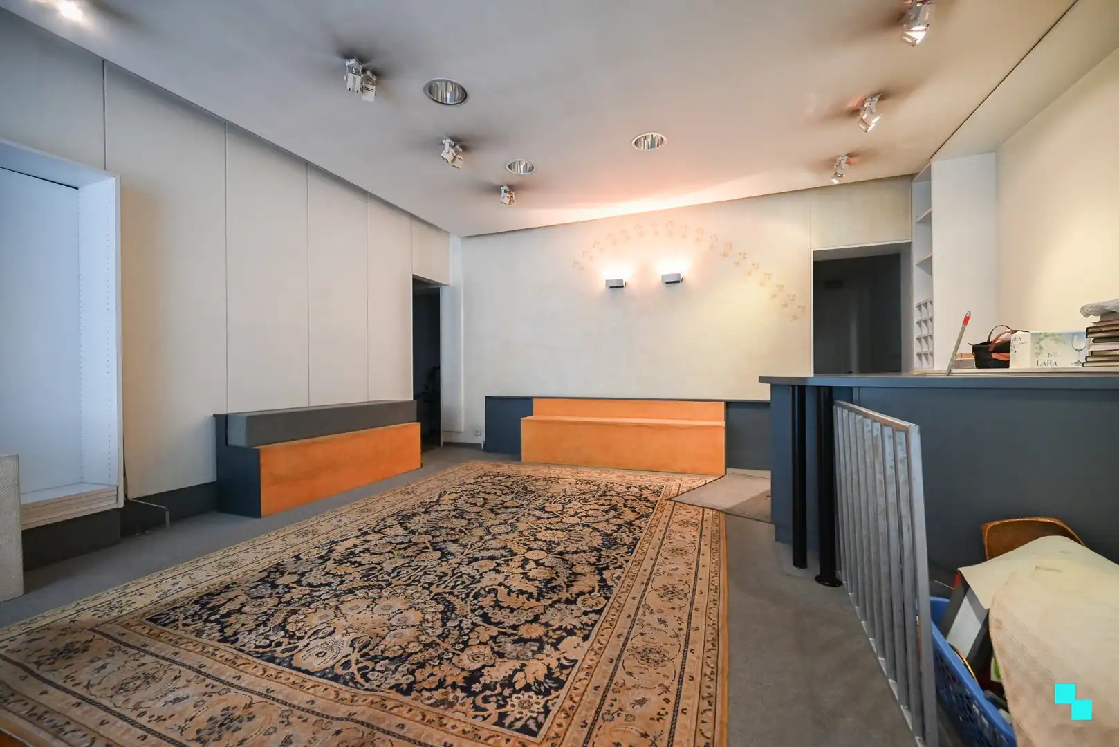 Centraal gelegen handelsruimte met bijhorende woonst en leuke stadstuin te Izegem foto 2