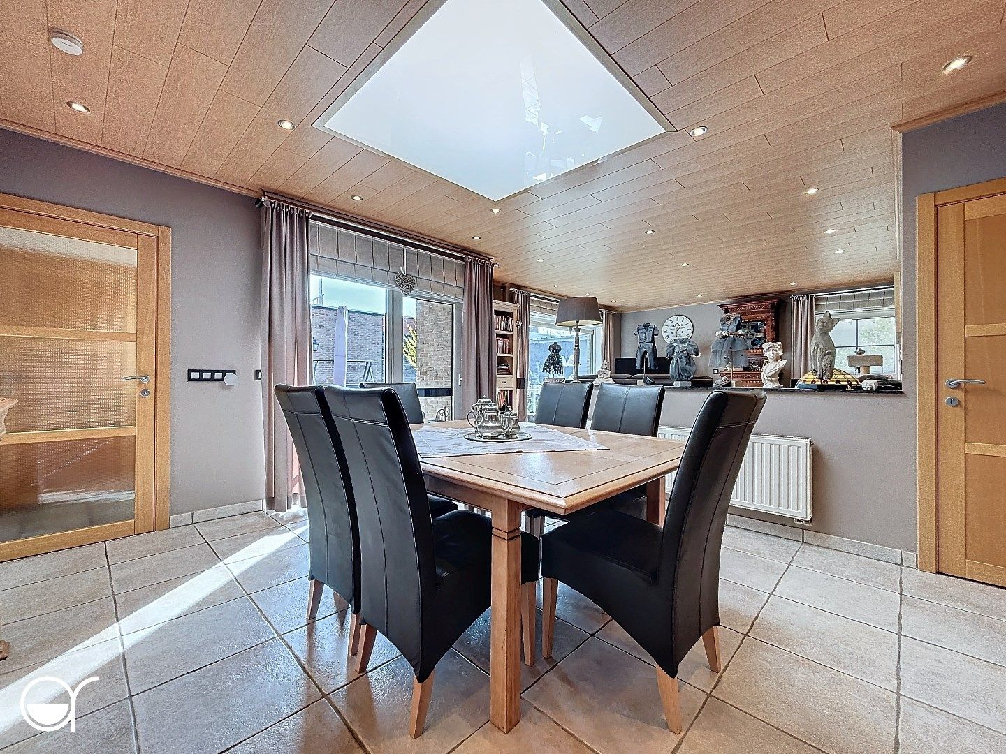 Ruime woning met vier slaapkamers, tuin, garage en mogelijkheid voor zelfstandige activiteit foto 8