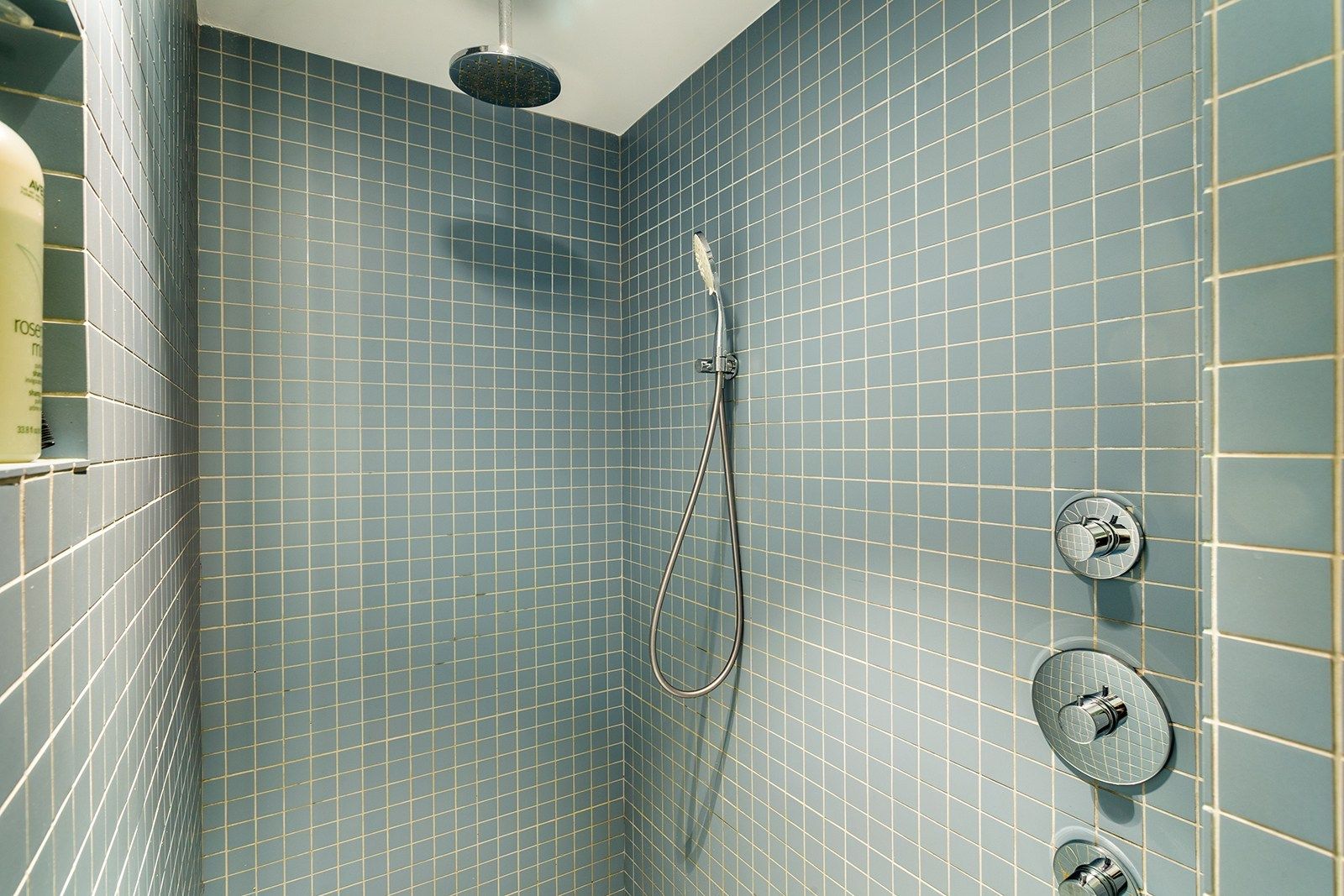 Architecturale parel met een zee van ruimte foto 23