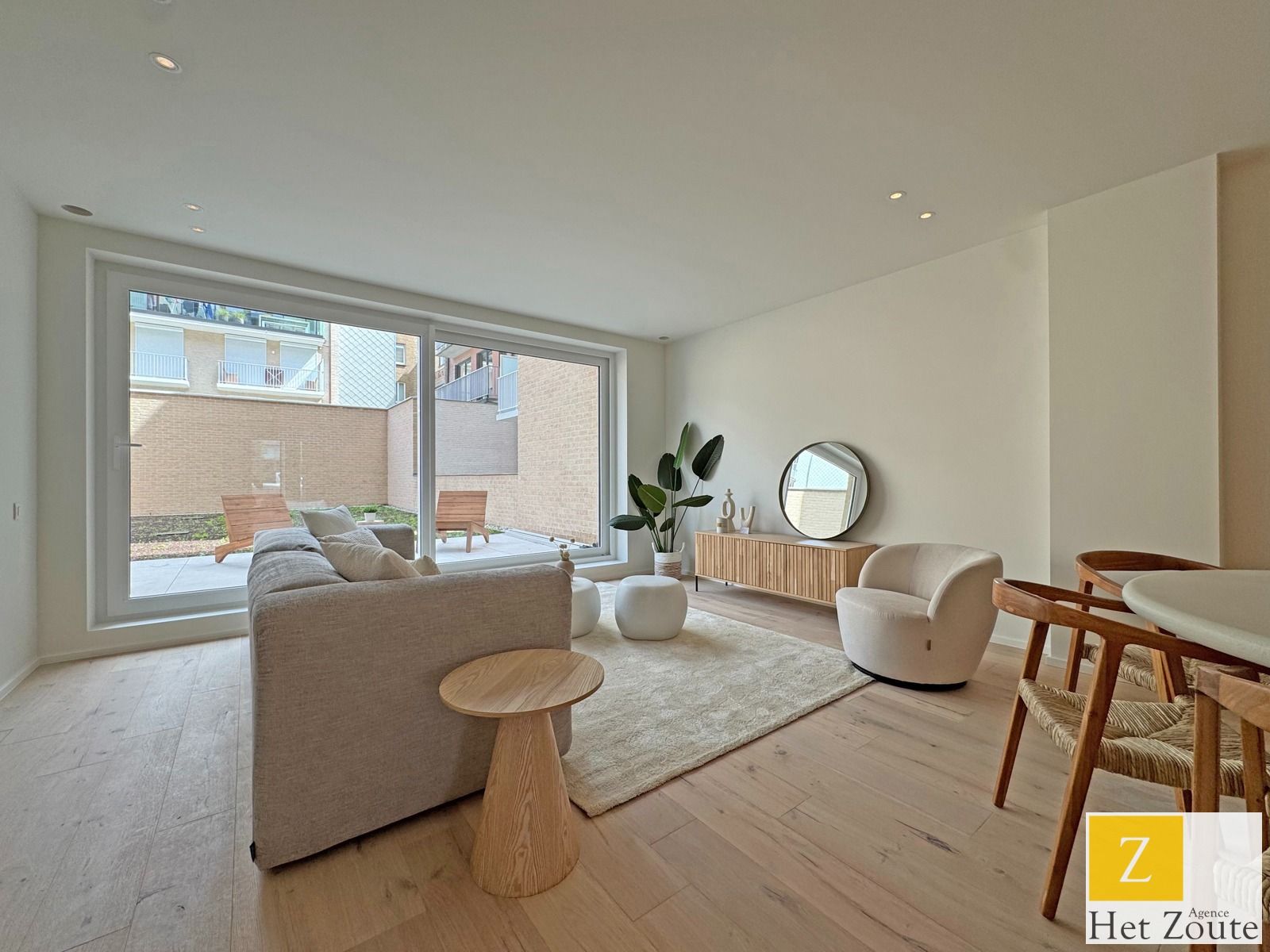 Gelijkvloers appartement met terras en tuin te Knokke foto {{pictureIndex}}