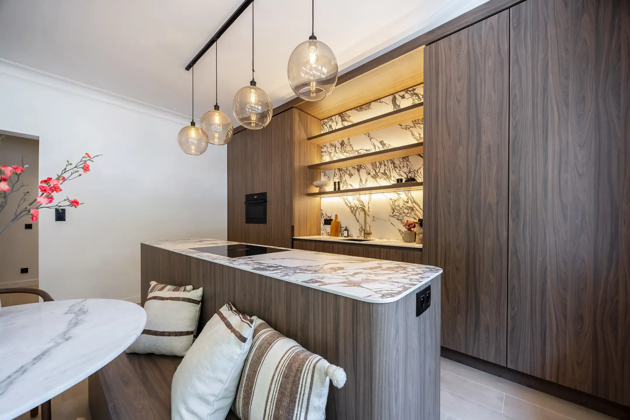 Gerenoveerd 3-slpkappartement met 30 m² terras foto 4