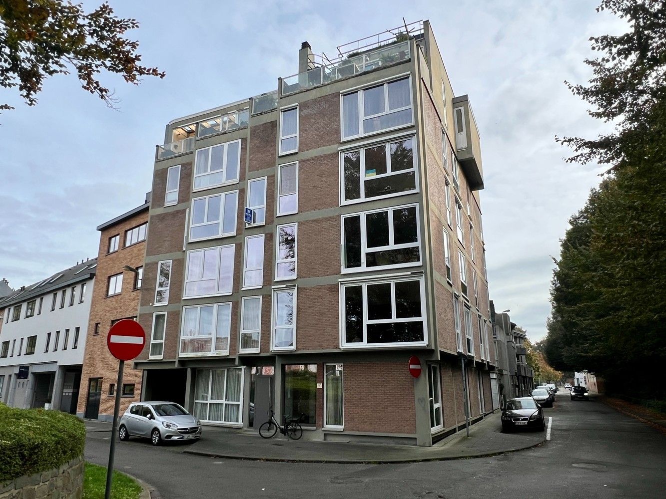 Zeer ruim 2 slaapkamer appartement te huur foto {{pictureIndex}}