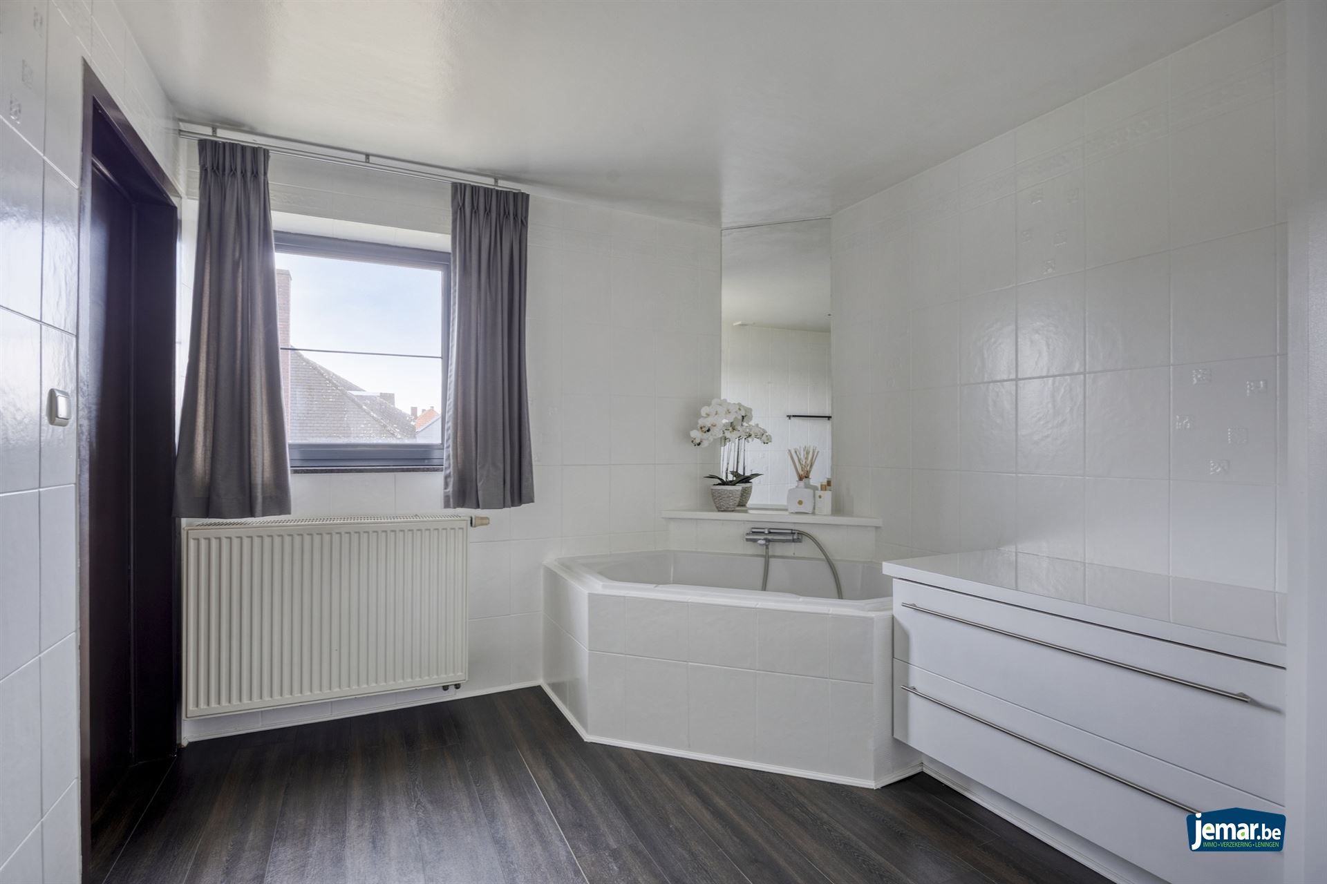 Ruime gezinswoning met 4 slaapkamers en 2 badkamers foto 25