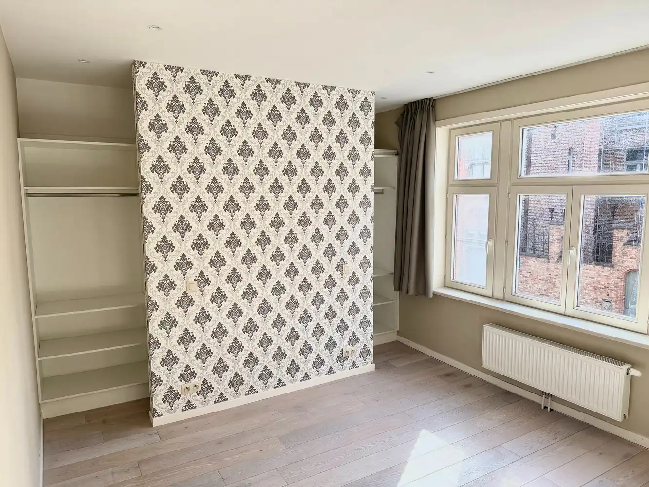 Brugge centrum, Instapklaar degelijk gerenoveerd energiezuinig  lichtrijk woonhuis  met 3 slaapkamers en koer foto 13