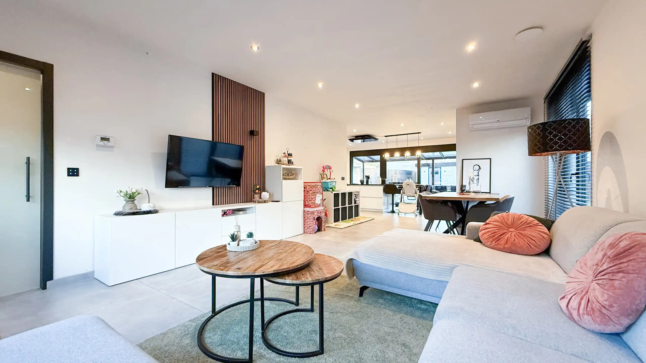 Moderne halfopen bebouwing (3 jaar oud) nabij E313 & E314! foto 4