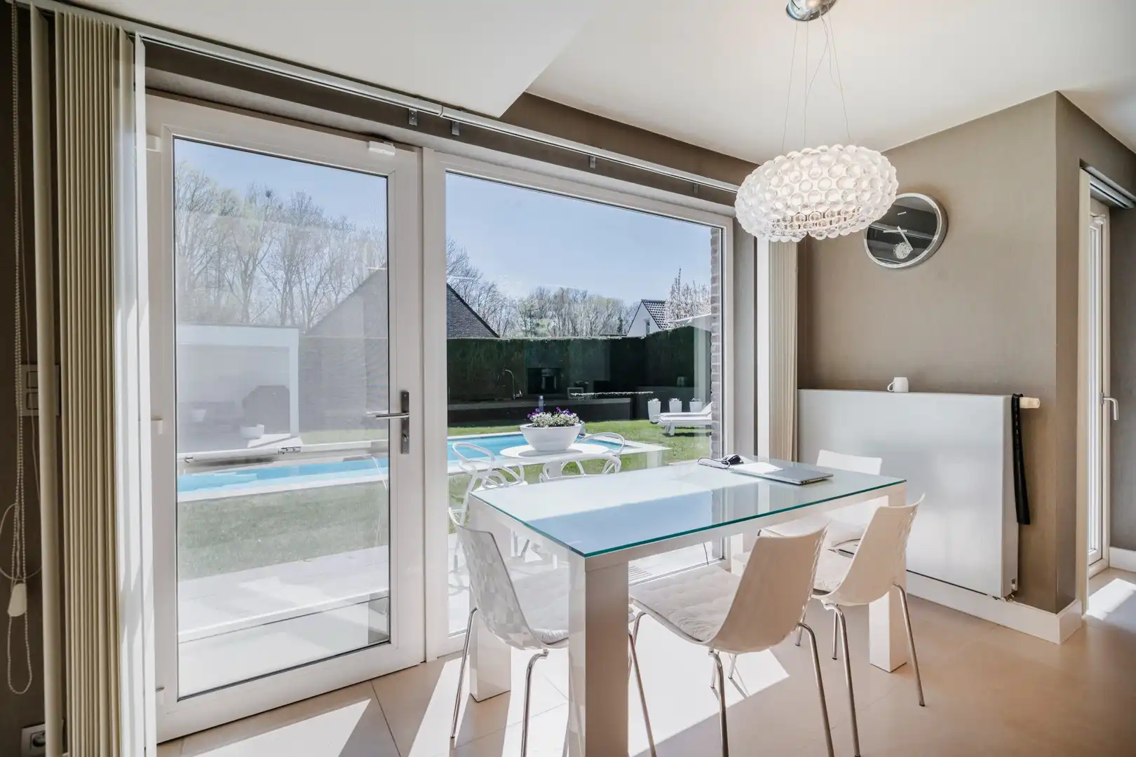 Charmante woning met 4 slaapkamers en verzorgde tuin met zwembad foto 11
