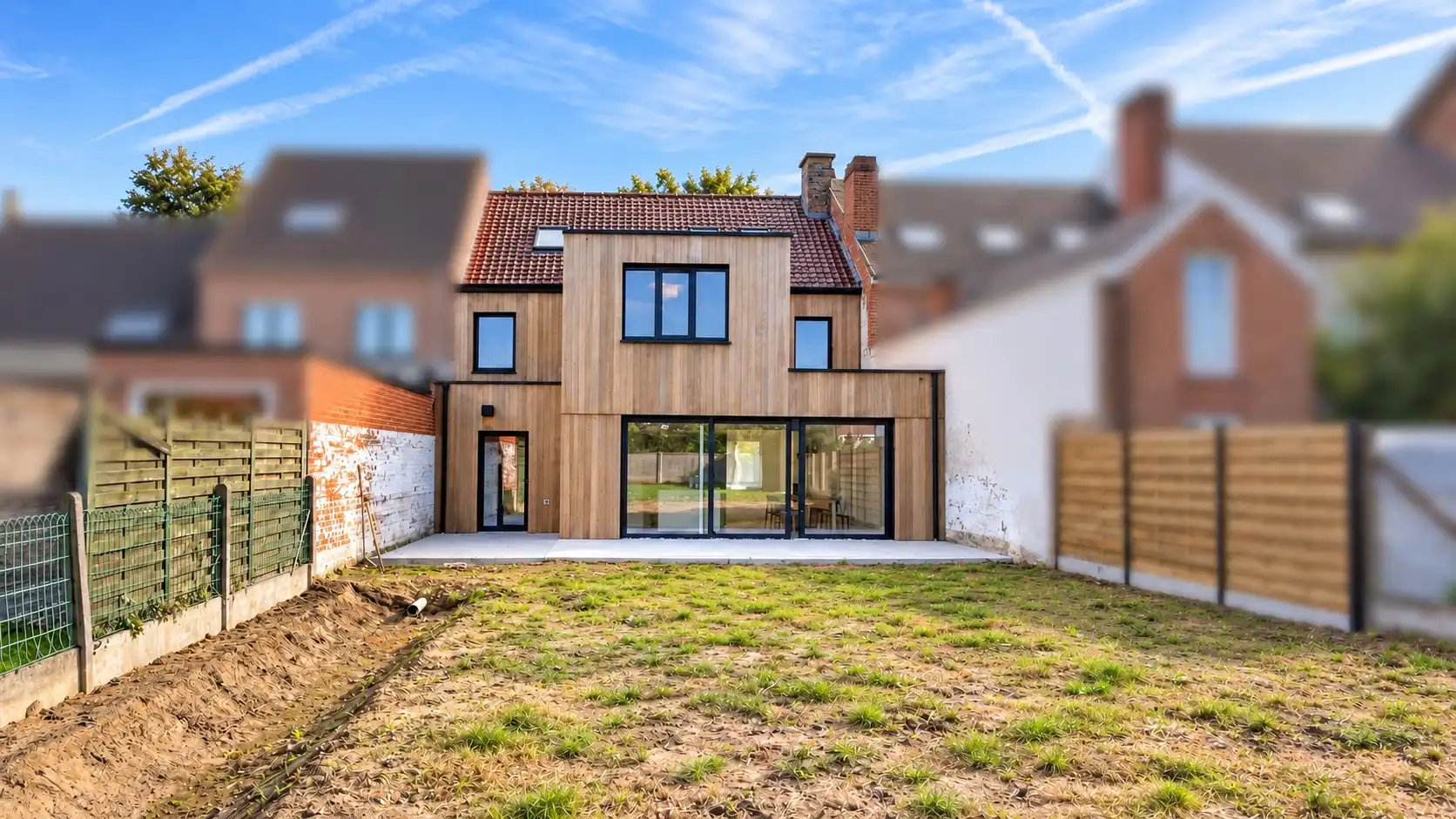 Luxe woning met 5 kamers, grote garage, grote uitbouw en een aangename tuin foto 2