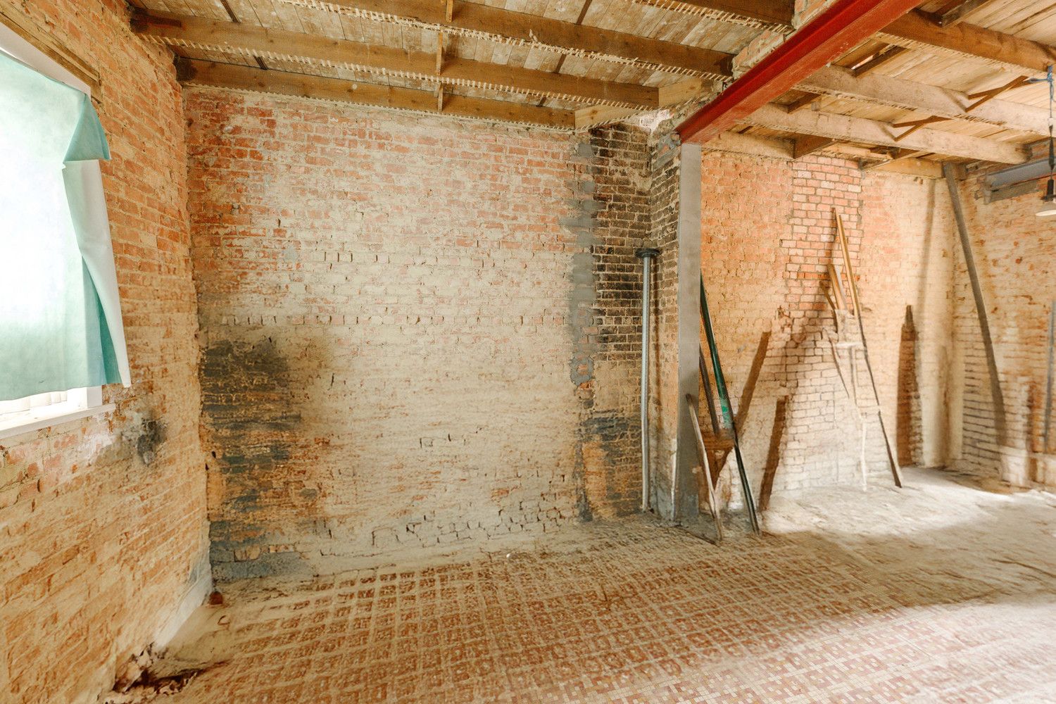 Totaal te renoveren woning te Pittem. foto 3