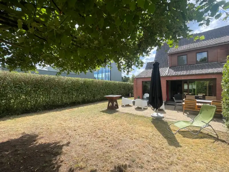 Instapklare half-open bebouwing met mooie tuin & garage foto 16