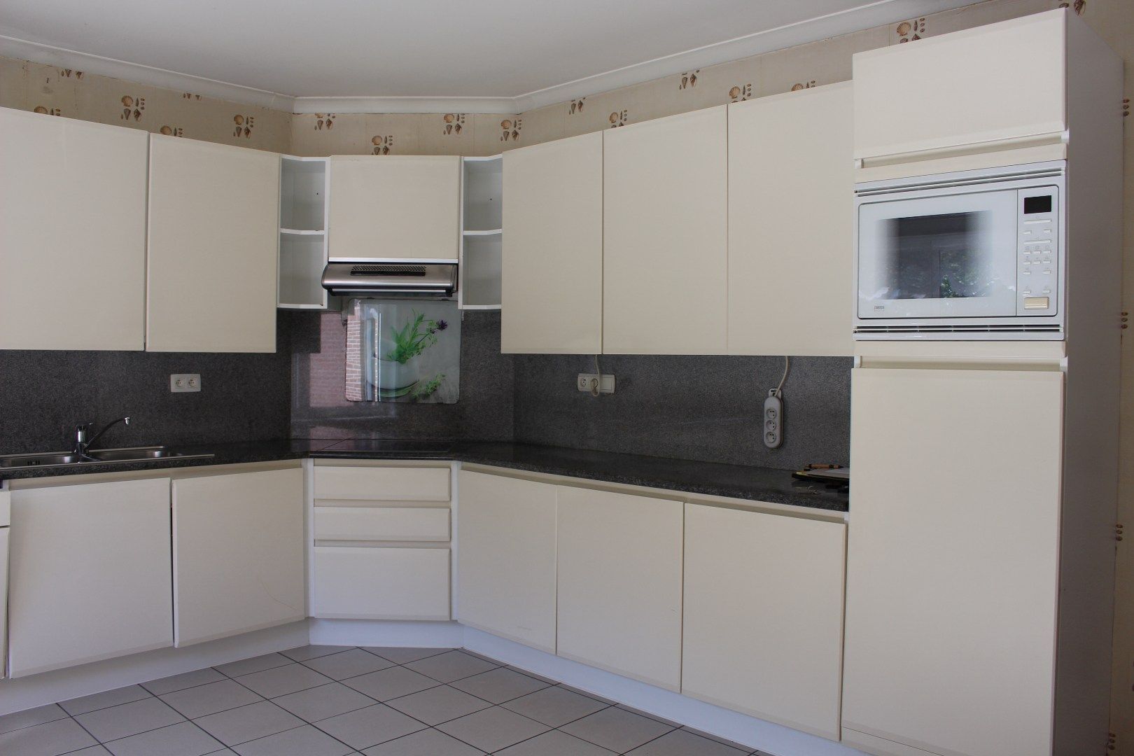 Rustig gelegen woning met grote tuin foto 13