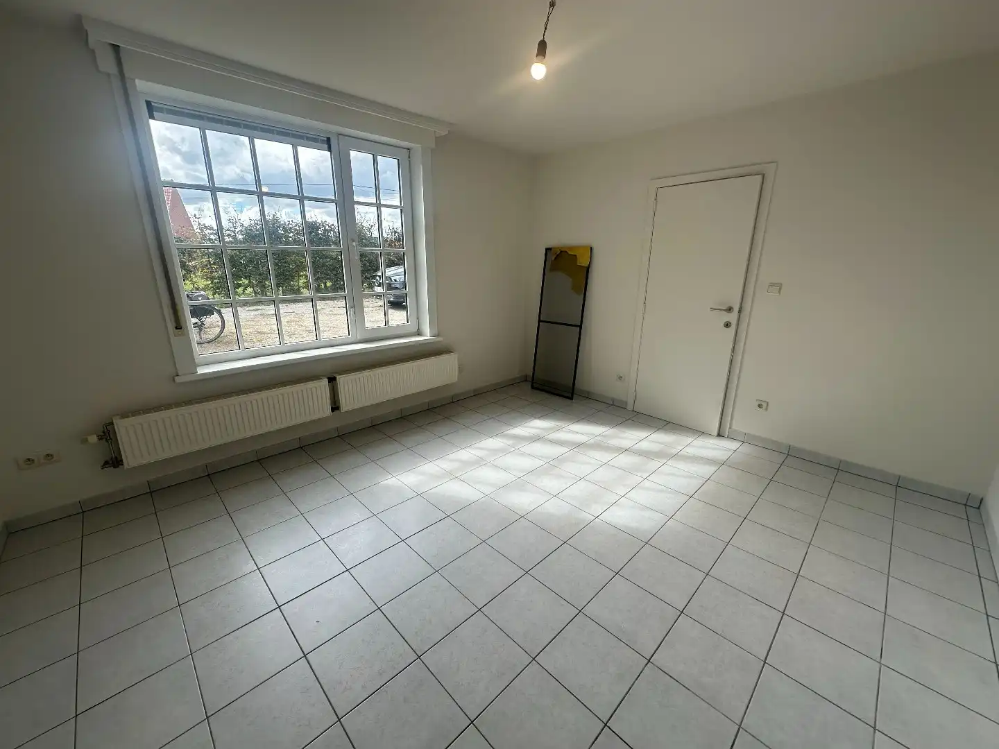 Gezellige gerenoveerde woning met 3 slpk, carport en tuintje, rustige ligging te Torhout foto 2