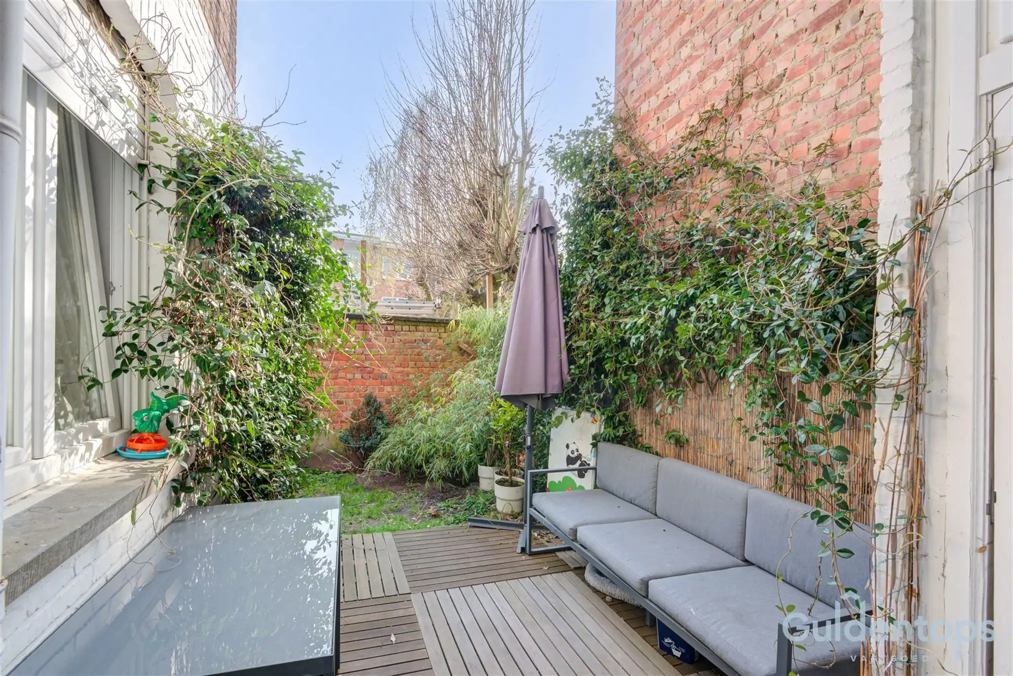 knap gelegen ruim 2 slaapkamerappartement mét tuin foto 10