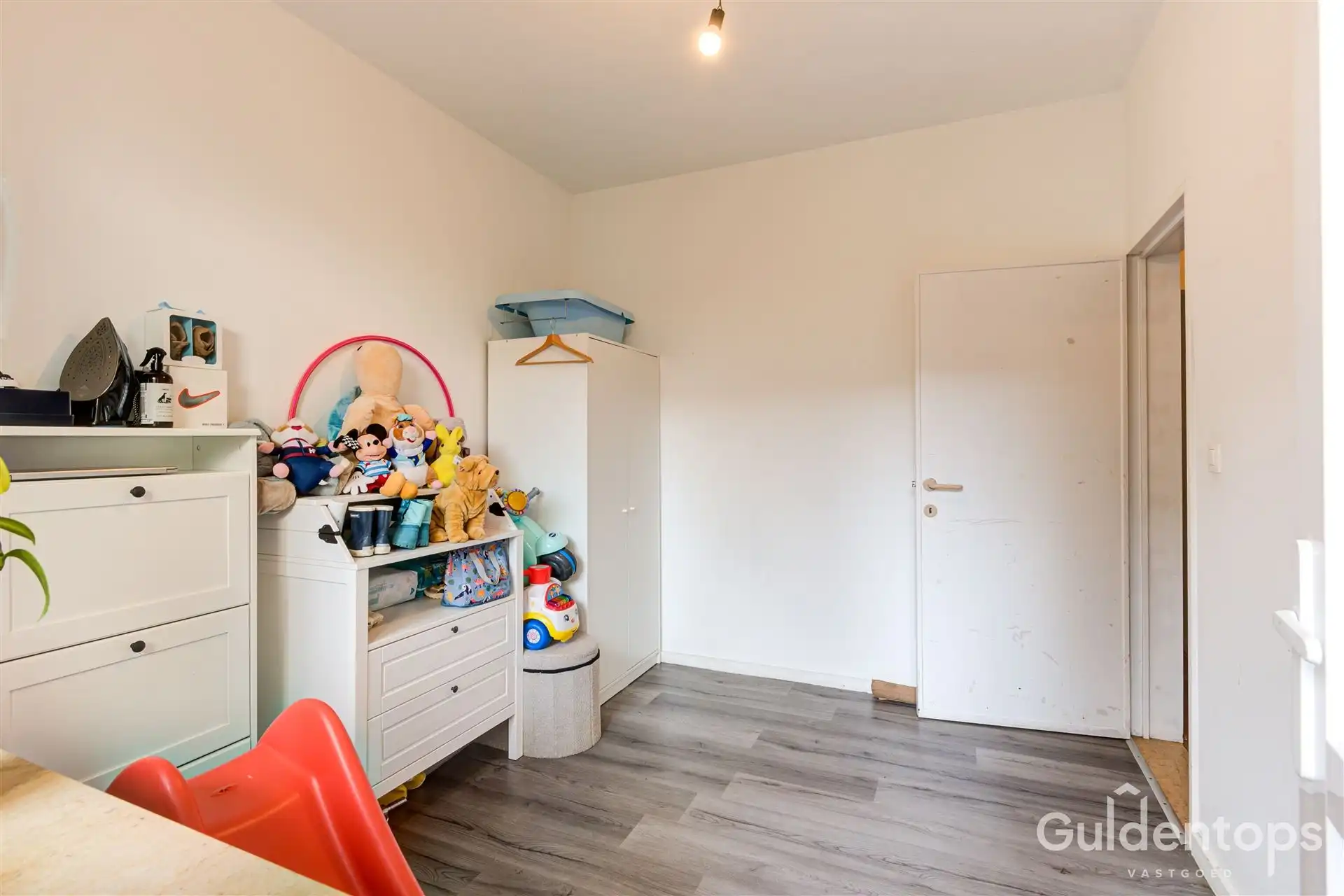 zeer goed gelegen ruim 2 slaapkamerappartement mét tuin foto 10